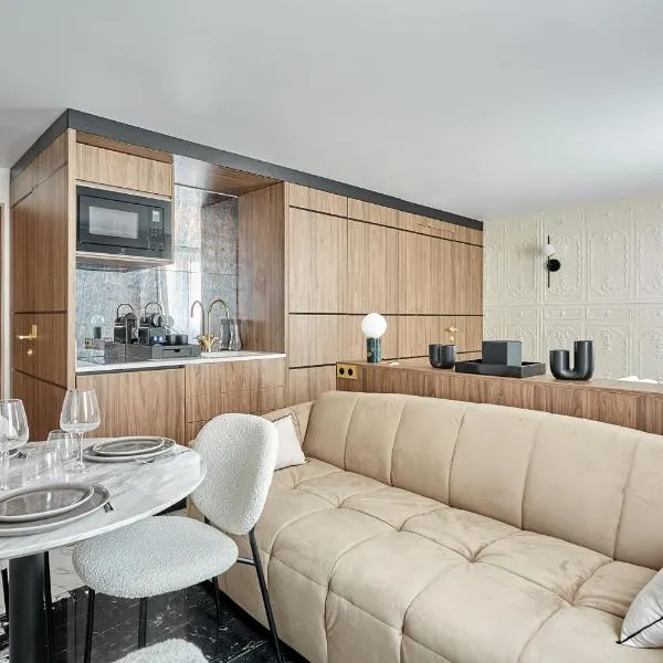 Apart hotel Louvre museum by Studio prestige