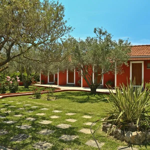 Dendrolivano, hotel v destinaci Minia