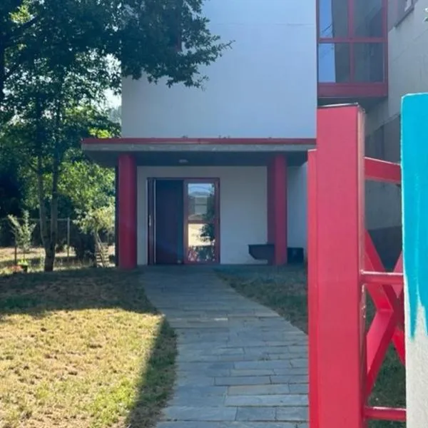 ALBERGUE A POBRA DO BROLLON, hotel in Puebla del Brollón