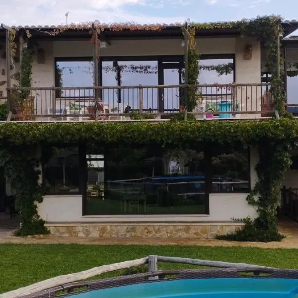 Finca Los Pajaros cerca de Puy du fou Toledo, hotel v destinácii Navahermosa