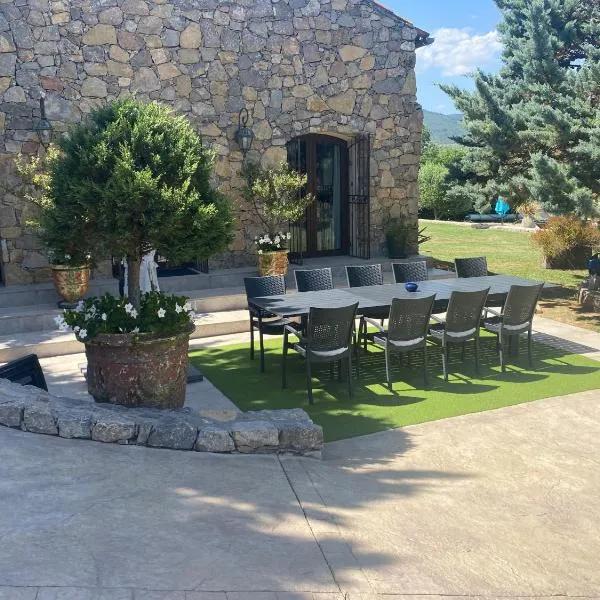 Le Hameau des vanades, hotel v destinaci Ampus