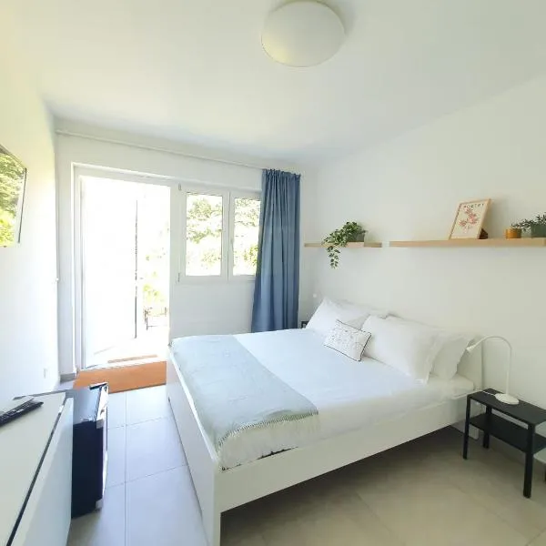 Le Betulle Studios by Quokka 360 - Studio Apartments by Lake Origlio, hotell i Origlio