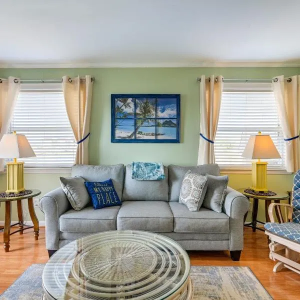 Coastal Murrells Inlet Condo with Balcony!, hotel en Myrtle Beach