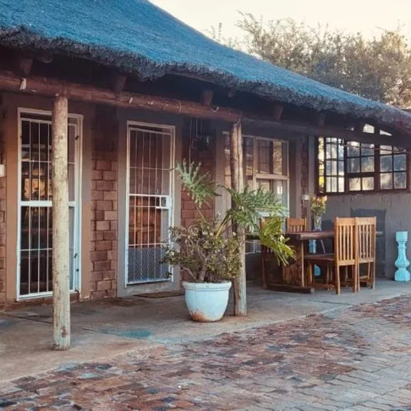 Vanross Bushveld Self Catering Accommodation, hotel em Hartbeestfontein