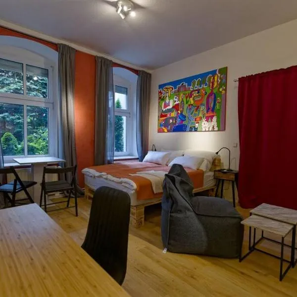 Wohnung 3 neben Warschauer Platz und Spree、ベルリンのホテル