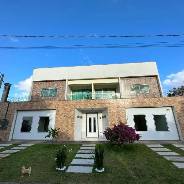 Aptos Luxo completo 2 e 3 quartos em Guriri 300 mts da praia Wi-fi grátis, hotel in Guriri
