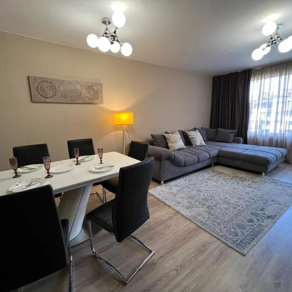 Johannesburg Spacious Family apt w Free Parking and Playground, hotel in Sofia