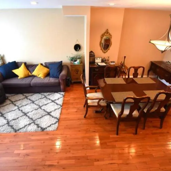 Tuscany 2900 - Classic Italian Style 3BR w Parking near Airport, hotel v destinaci Filadelfie