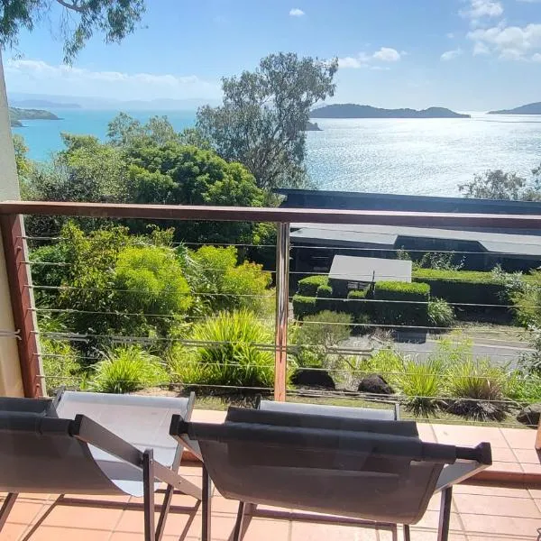 Luxury Couples Retreat Hamilton Island with Buggy, hotel in Hamilton Island