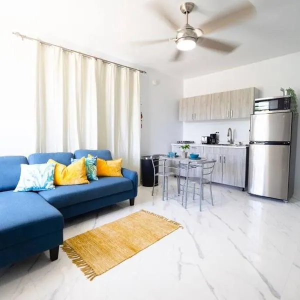 Ramey Cir D, near airport, beaches W/KING Bed.: Aguadilla şehrinde bir otel