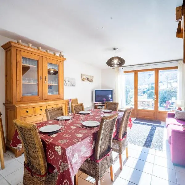 Appartement 8 personnes à Génos - Wifi, près du lac - FR-1-695-22, Hotel in Génos
