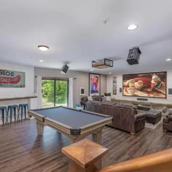 SPACIOUS Comfort in Every Room - 12 Bed 8 Bedroom, hotel in Hollister