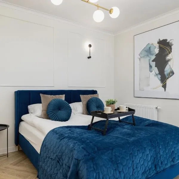 Elegant Studio Szpakowa 10 with 2 Parking Spaces & Terrace by Noclegi Renters, hotel i Kraków