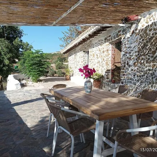 Casa rural con piscina, hotel v destinaci Torre de Benagalbón