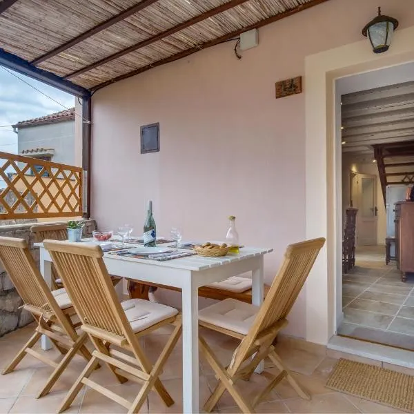 House Mihaela, hotel v destinaci Miholašćica