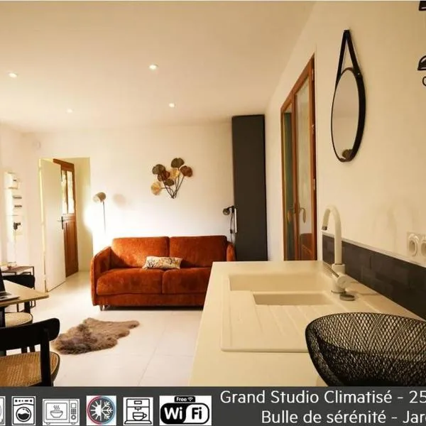Studio - Confort - Climatisé - Le Refuge de Charles - Jardin, hotell i Bures-sur-Yvette