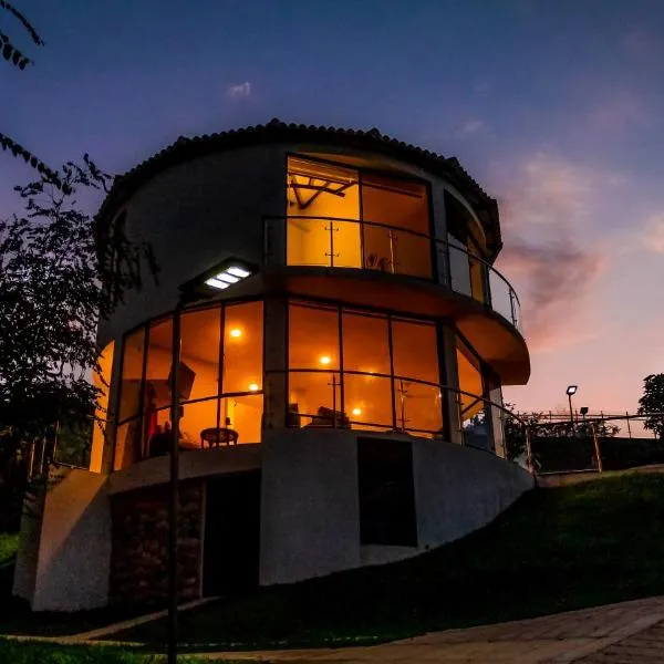 Casas Campestres Los Miradores de Fruworld, hotel in Carmen de Apicalá