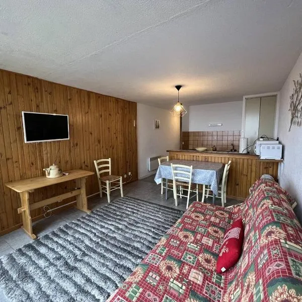 Appartement spacieux 3 pièces au cœur de la station - FR-1-593-91, hotel en Les Angles
