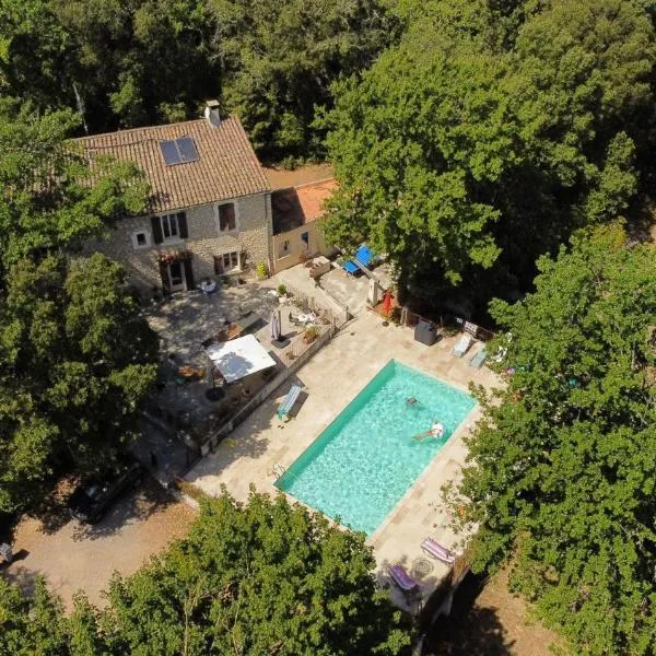 Le Mas du Coquelicot, hotel v destinaci Dions