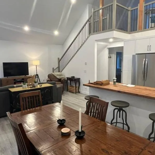Stunning 5-bed Retreat in Sunshine Valley, hotel v destinaci Sunshine Valley