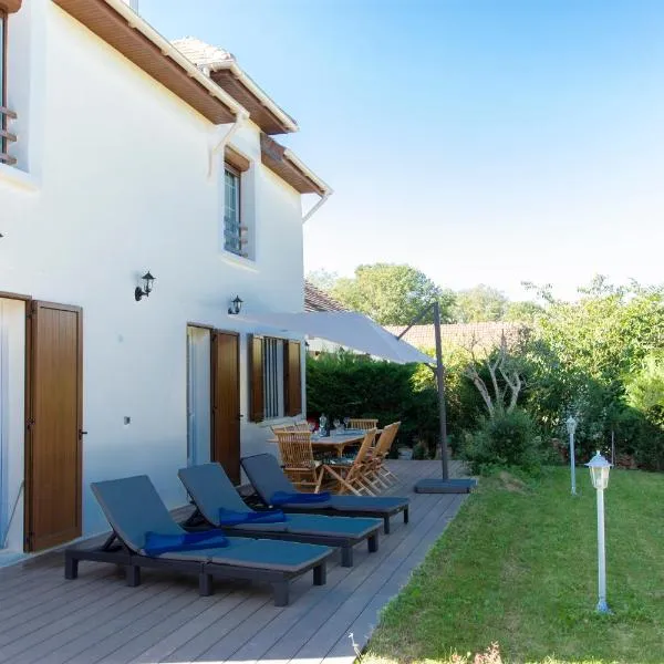 Chalet Like Upstairs Private Suite – hotel w mieście Étiolles