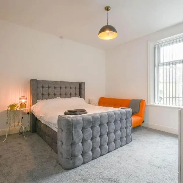 Home in the Heart of Accrington, hotel in Church
