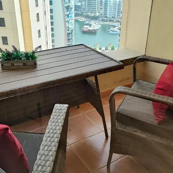 La buena vida holiday homes - Deluxe 3 bedroom apartment on the beach, khách sạn ở Dubai