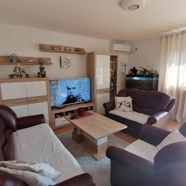 Airport Apartment, hotel v destinaci Surčin