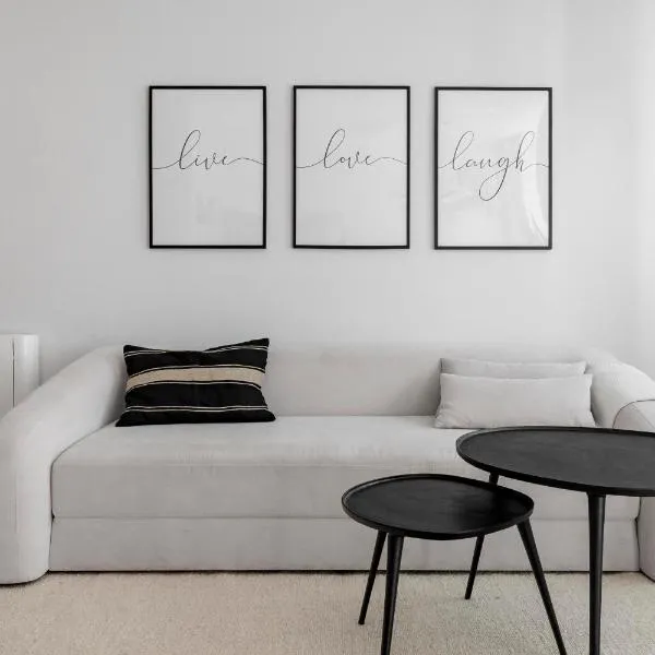 Cozy 2 bedroom apartment with patio, hotel v destinaci Madrid