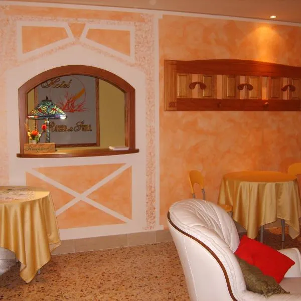 Hotel Rosso Di Sera, hotel in Baia