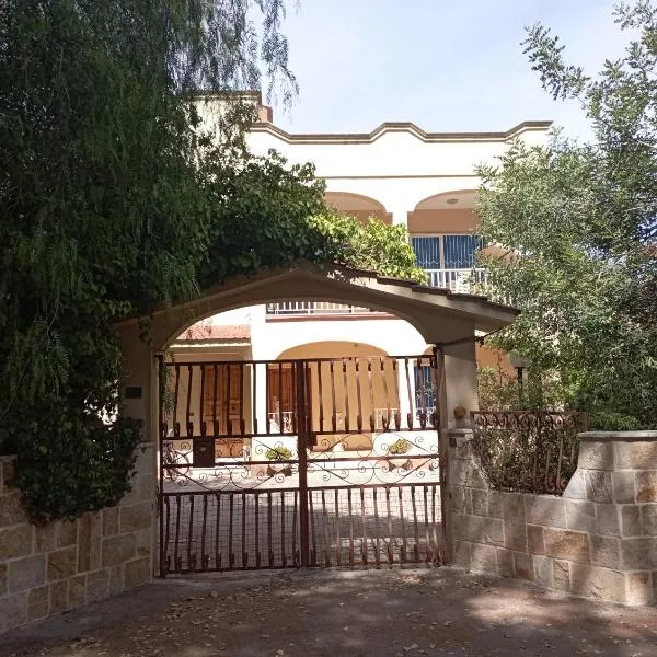 Casa vacanze Il Carrubo – hotel w mieście Leporano