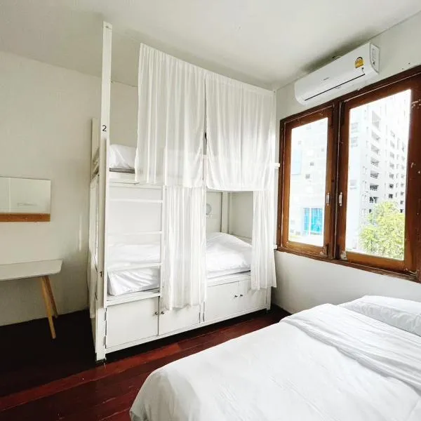 Rotinis Hostel, hotel v destinácii Pom Prap