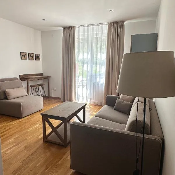 4R Apartman 250m from Gondola, hotel v destinaci Brzeće