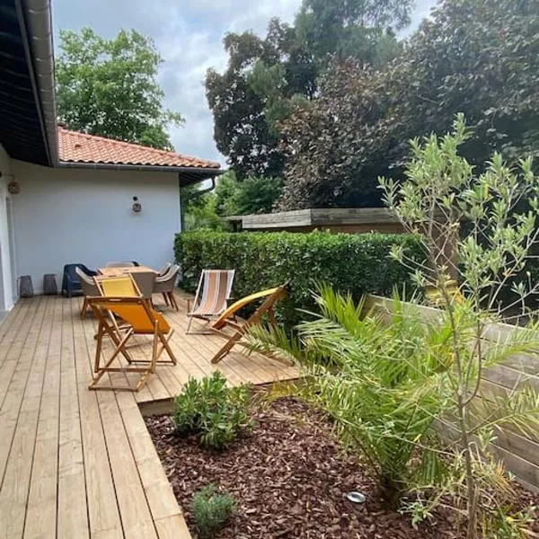 Maison cocooning proche plages, готель у місті Сустон