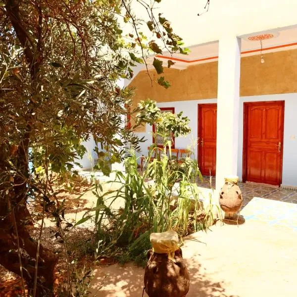 gîte d'étape ziz oasis, hotel en Achbarou