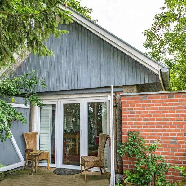 Zimmer in Ferienhäusschen am See / Karstädt, hotel in Ziegendorf