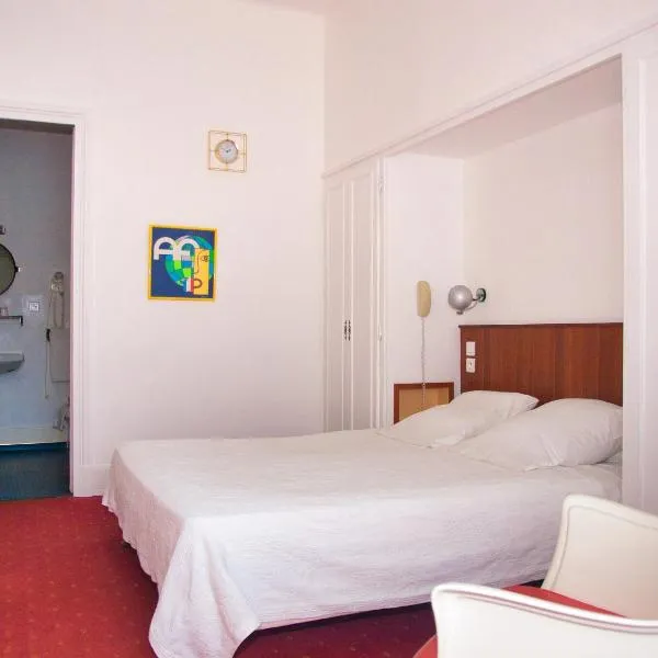 Hôtel de Paris, hotel v destinaci Chatel-Guyon