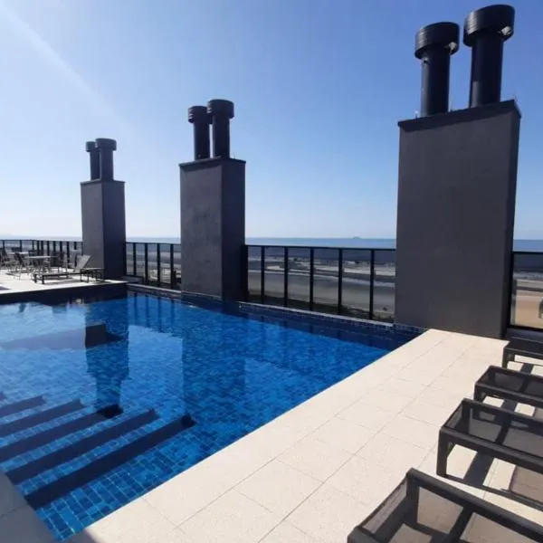 Studio 107 Maravilhoso Frente Mar Piscina Aquecida, hotel in Matinhos