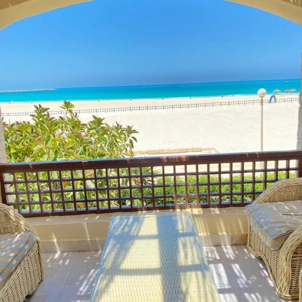 اول صف على البحر مارينا الساحل الشمالي0 هـ, hotel v destinaci El Alamein