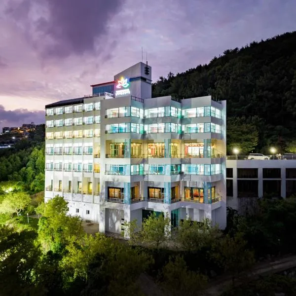 Namhae Season Hotel, hotel i Mulgŏl-li