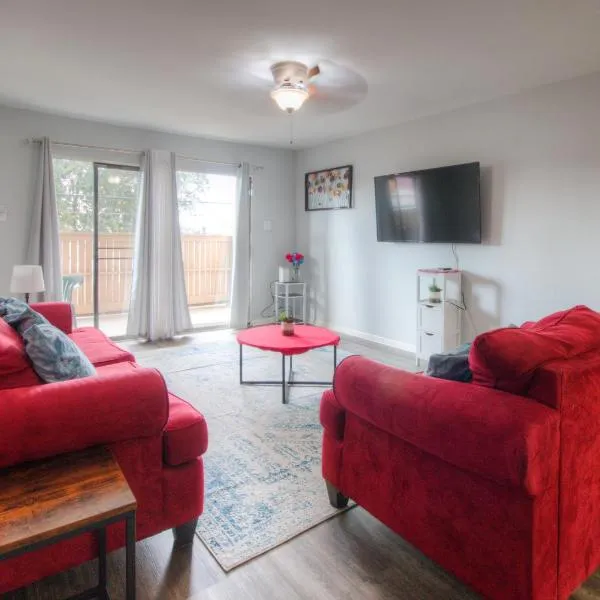 Spacious 3BR, 2BA Condo near Medcenter & NRG, hotel a Houston