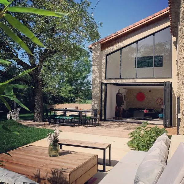 Le gîte d ici et d ailleurs Ariège Pyrénées, hotel in Baulou