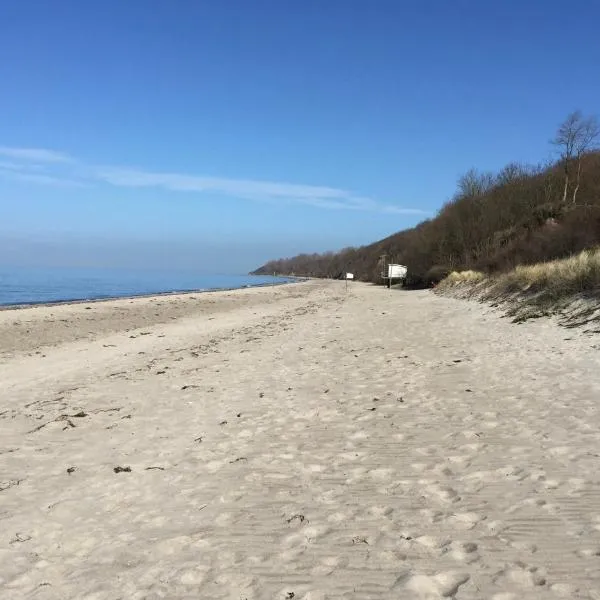 Gemütliches Ferienhaus an der Ostsee mit Garten, khách sạn ở Rerik