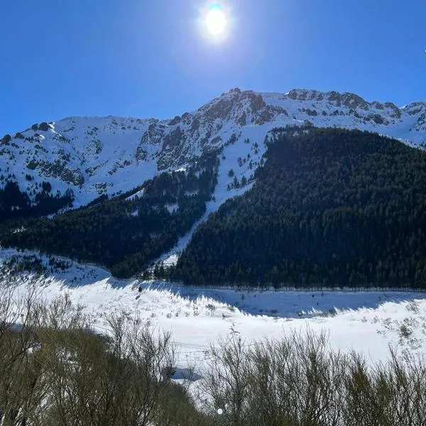 "CHALET A ESTRENAR" MIRADOR DE LA VENTOSA-Potes, hotel v destinaci Ojedo