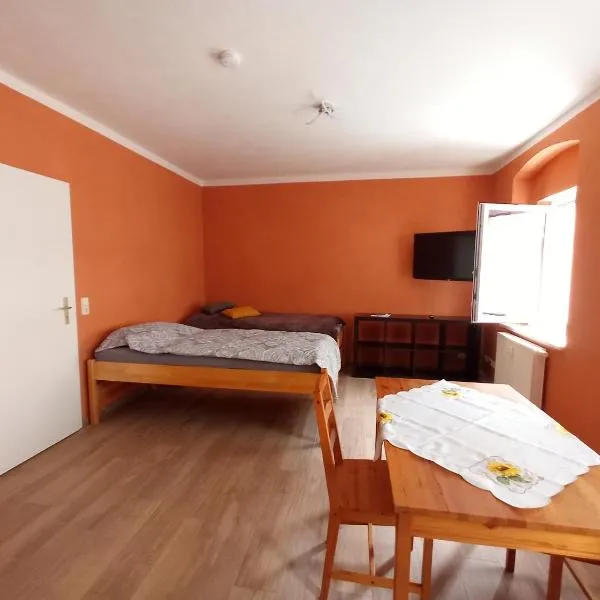 kleine 1-Raum-Ferienwohnung mit hohem Komfort, hotel v destinaci Teuchern