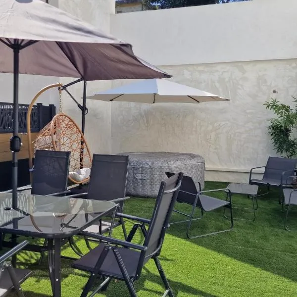 Cocooning LE MUGEL aux portes des calanques de Cassis & SPA, hotel u gradu Carnoux