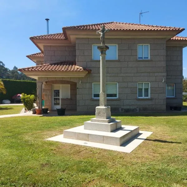 Os Cabaleiros, hotel v destinaci Mos