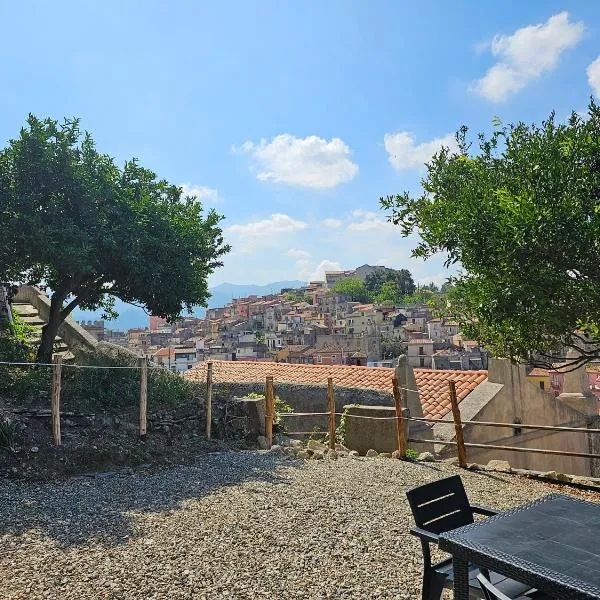 Portaterra - Spaziosa Casa con Bella Vista e Giardino, hotel in Monforte San Giorgio