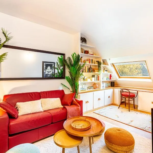 Stylish Modern Apartement - Art, Design, Garden, Villa des Ammonites, hotel in Meudon