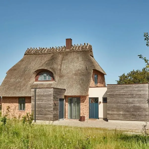 Reetdorf Geltinger Birk Atelierhaus Salzwiese, hotel in Nieby